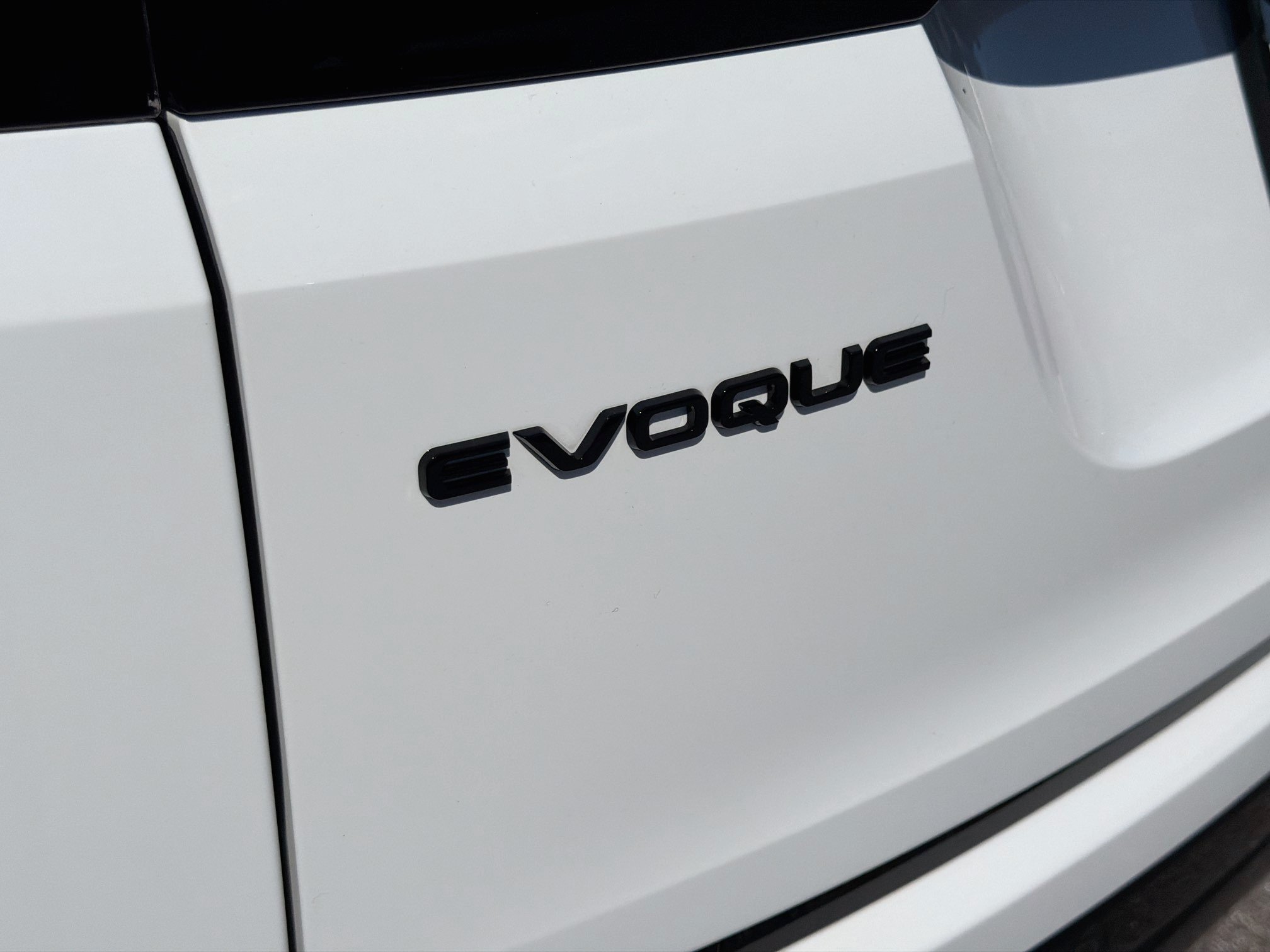 Used 2026 Land Rover Range Rover Evoque Dynamic SE AWD/4WD image 10