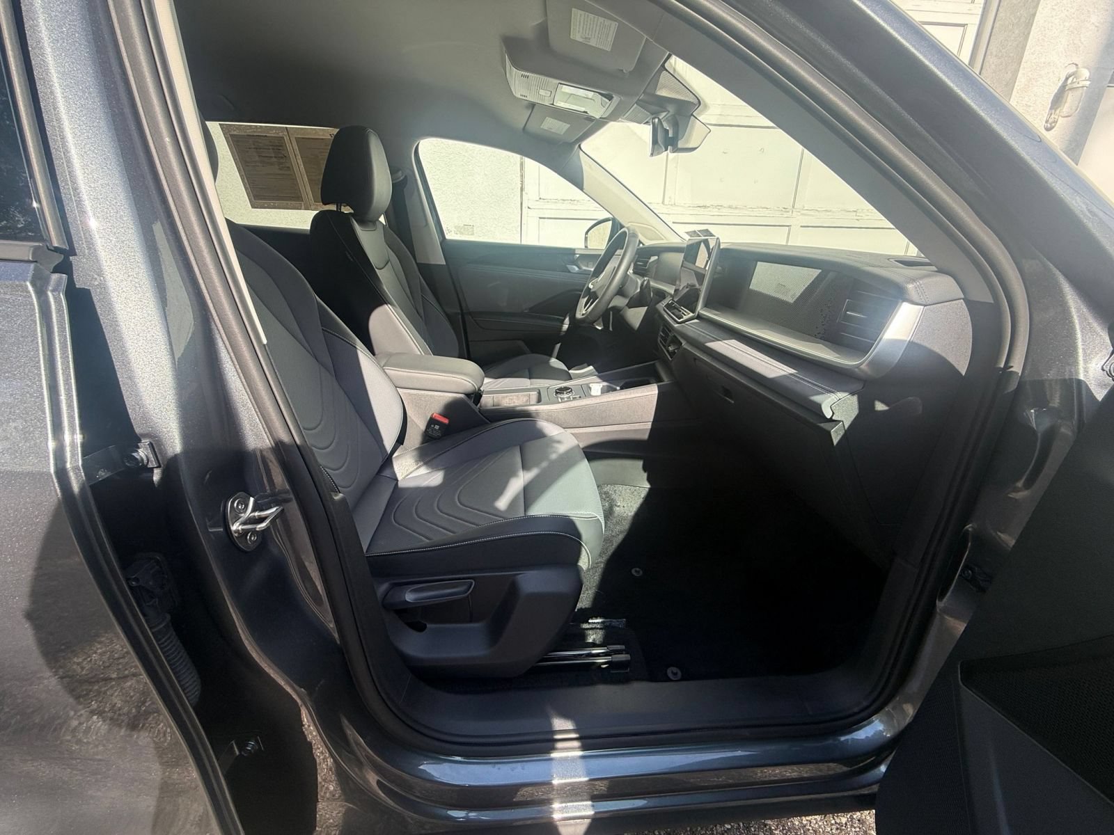 Used 2026 Volkswagen Tiguan SE AWD/4WD image 27