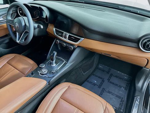 Used 2018 Alfa Romeo Giulia image 33