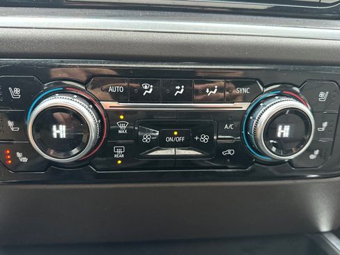 Used 2025 GMC Sierra 1500 SLT w/ SLT Premium Plus Package image 27