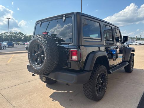 Used 2023 Jeep Wrangler Willys image 8