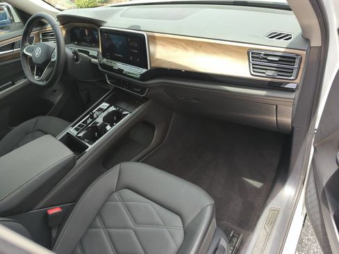 Used 2024 Volkswagen Atlas SE FWD image 23