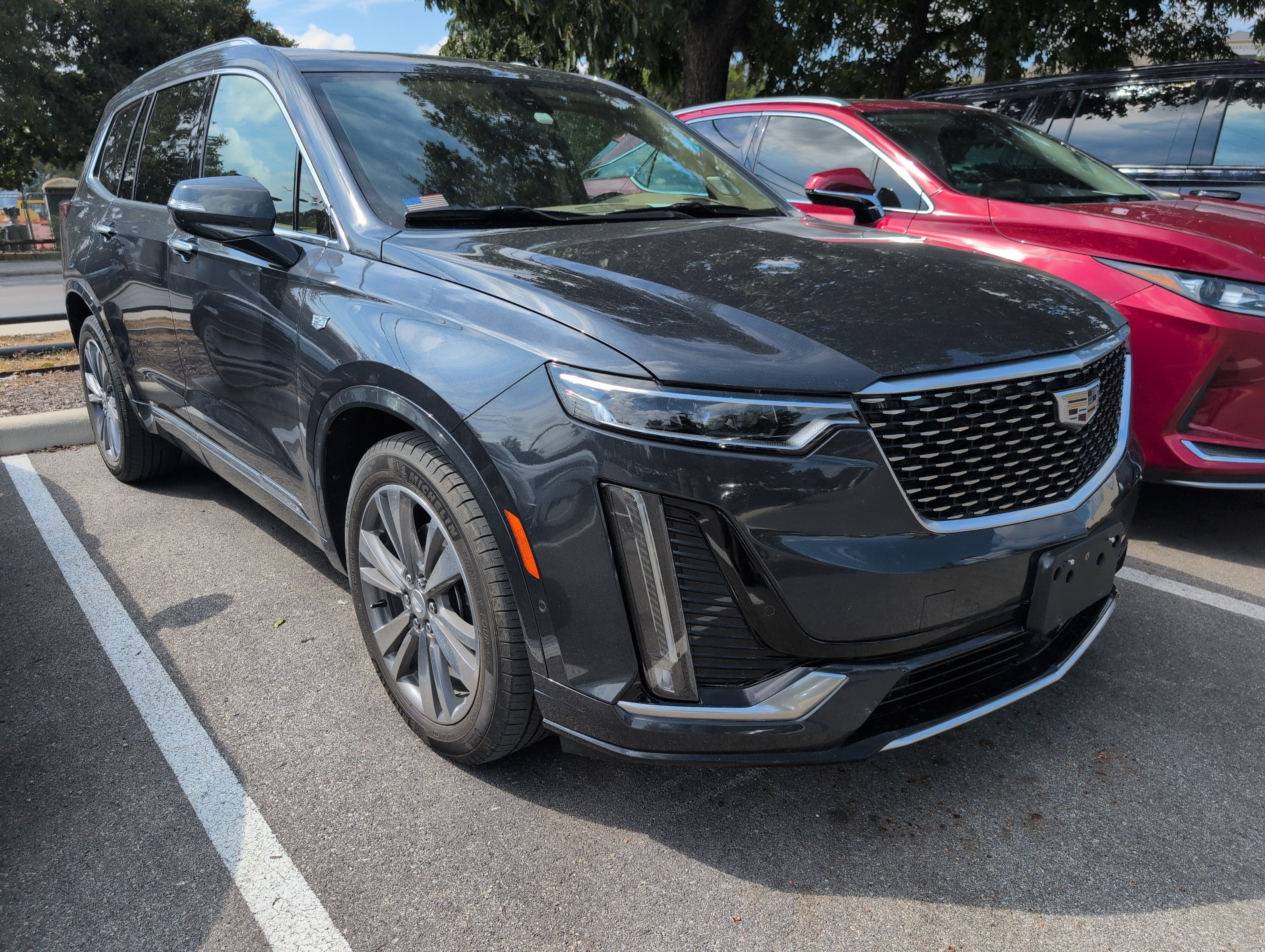 Used 2021 Cadillac XT6 Premium Luxury w/ Platinum Package AWD/4WD image 2