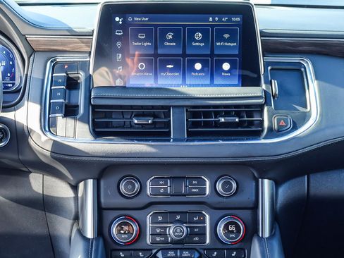 Used 2024 Chevrolet Suburban LT image 9