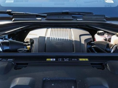 New 2025 Land Rover Range Rover Long Wheelbase SE image 26