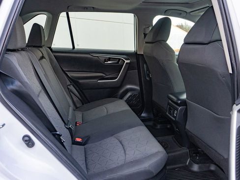 Used 2021 Toyota RAV4 XLE w/ Convenience Package image 13