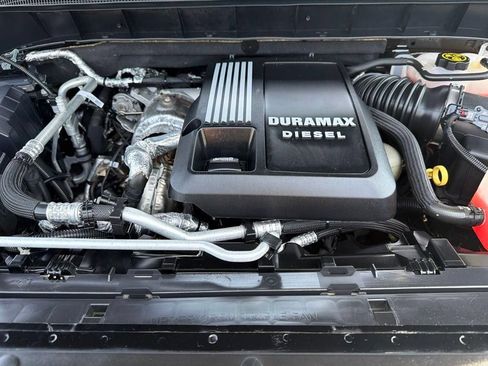 Used 2021 Chevrolet Silverado 1500 High Country w/ Technology Package AWD/4WD image 8
