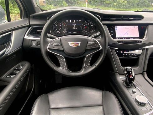 Certified 2025 Cadillac XT5 Premium Luxury w/ Technology Package AWD/4WD image 5