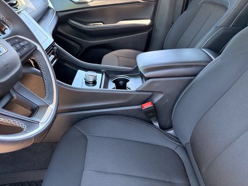 Used 2023 Jeep Grand Cherokee Laredo X RWD image 16