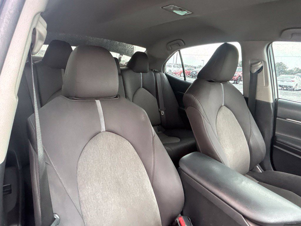 Used 2022 Toyota Camry LE FWD image 17