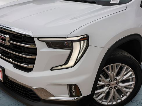 Used 2024 GMC Acadia Elevation image 3