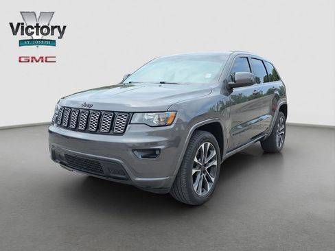 Used 2019 Jeep Grand Cherokee Altitude AWD/4WD image 3