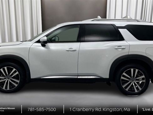 New 2025 Nissan Pathfinder Platinum w/ Cargo Package image 8