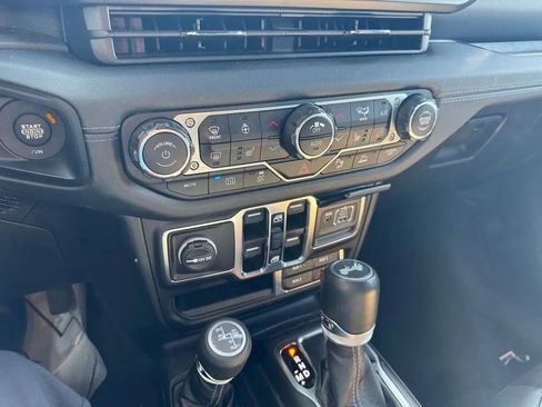 Used 2024 Jeep Wrangler High Altitude AWD/4WD image 19
