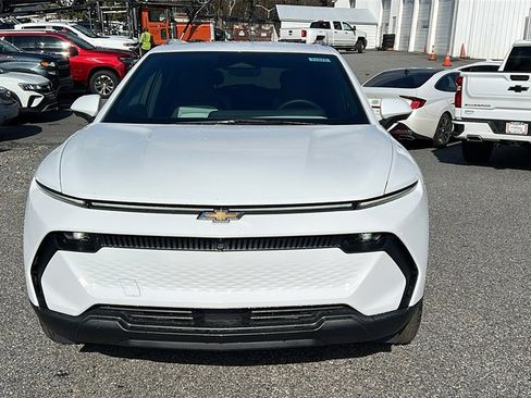 New 2026 Chevrolet Equinox EV LT image 2