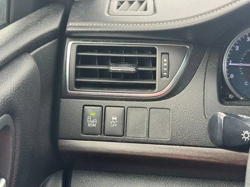 Used 2017 Toyota Camry XLE w/ Moonroof Package FWD image 13