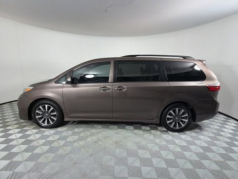 Used 2019 Toyota Sienna Limited FWD image 8