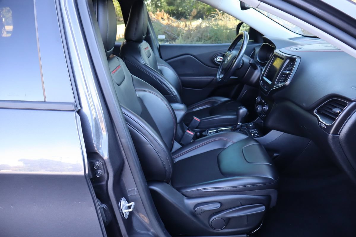 Used 2020 Jeep Cherokee Trailhawk w/ Technology Group AWD/4WD image 22