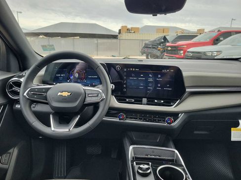 New 2026 Chevrolet Equinox LT w/ Convenience Package II FWD image 14