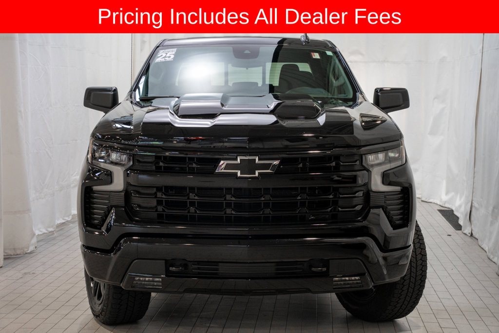 Used 2025 Chevrolet Silverado 1500 LT Trail Boss w/ Convenience Package II AWD/4WD image 2