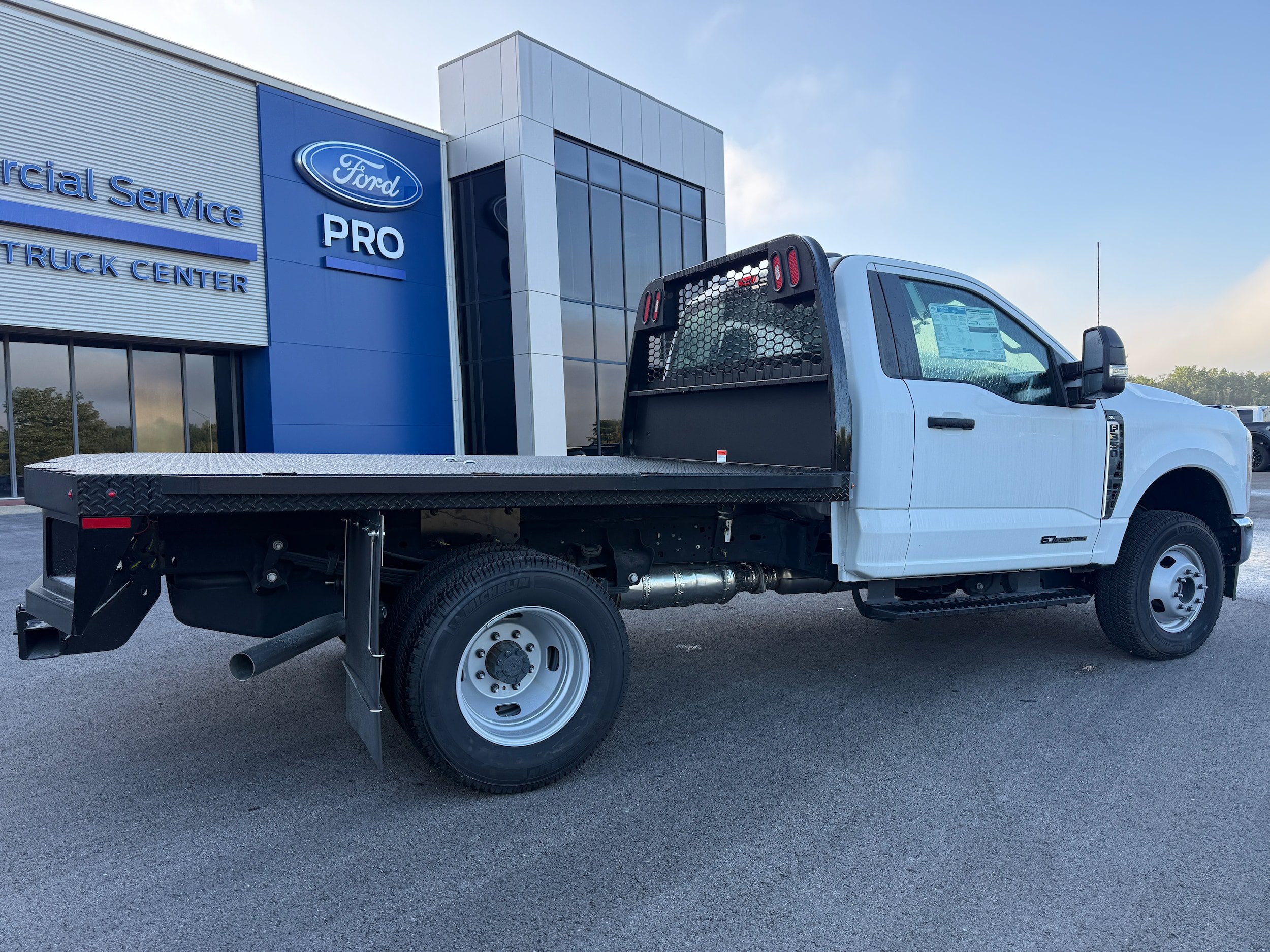 New 2025 Ford F350 4x4 Regular Cab DRW Super Duty image 10
