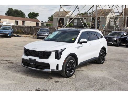 Used 2025 Kia Sorento S w/ Panoramic Sunroof Package FWD image 3