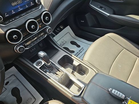 Used 2022 Nissan Sentra SR w/ SR Premium Package image 25