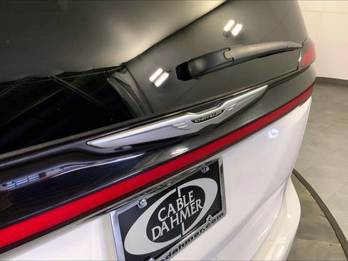 Used 2024 Chrysler Pacifica Touring-L FWD image 29