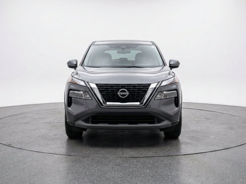 Used 2025 Nissan Rogue SV FWD image 2