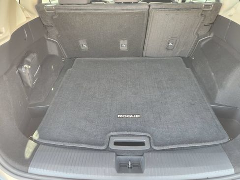 Used 2024 Nissan Rogue SV AWD/4WD image 25