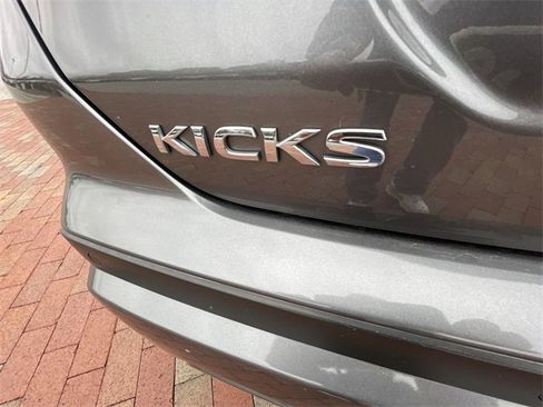 Used 2022 Nissan Kicks SV image 17
