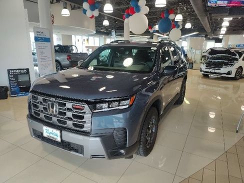Used 2026 Honda Pilot TrailSport image 2