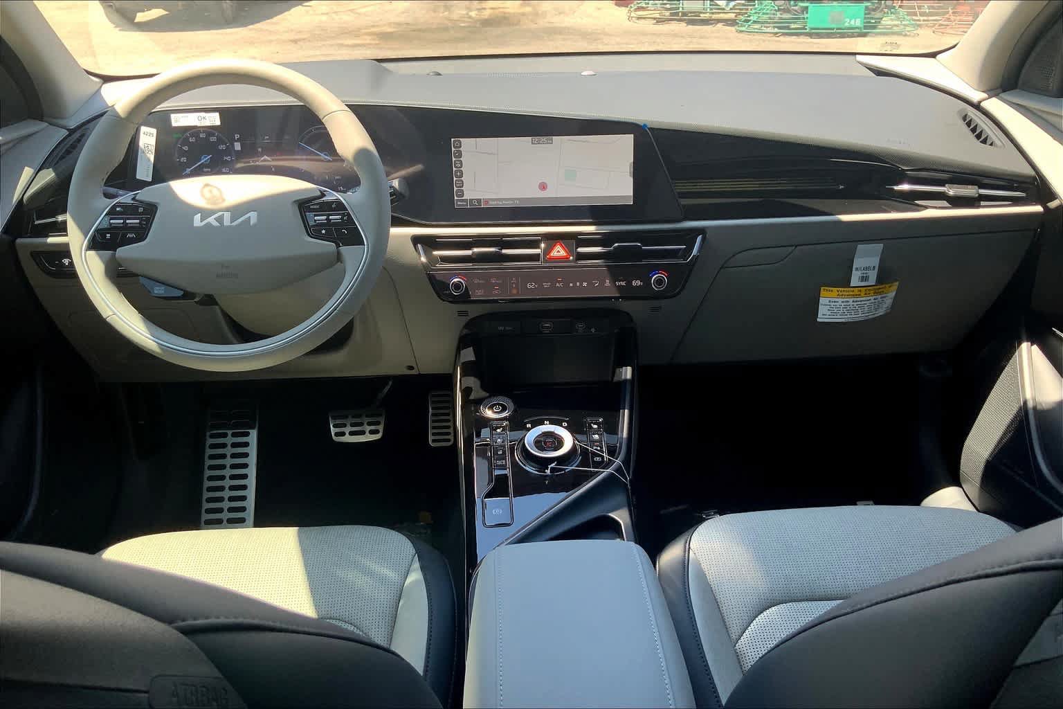 Used 2024 Kia Niro Wave w/ Wave Preserve Package FWD image 5