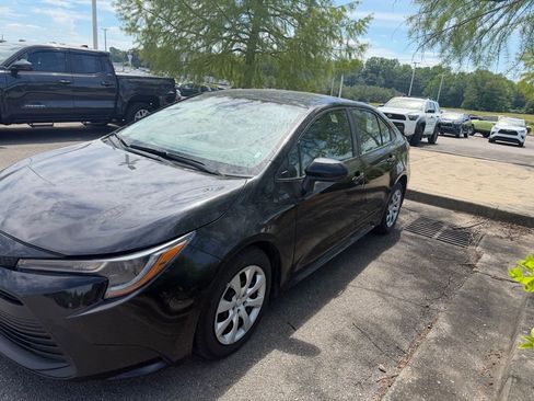 Used 2023 Toyota Corolla LE FWD image 5