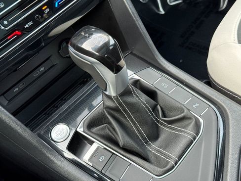 Used 2025 Volkswagen Taos SE w/ Panoramic Sunroof Package image 20