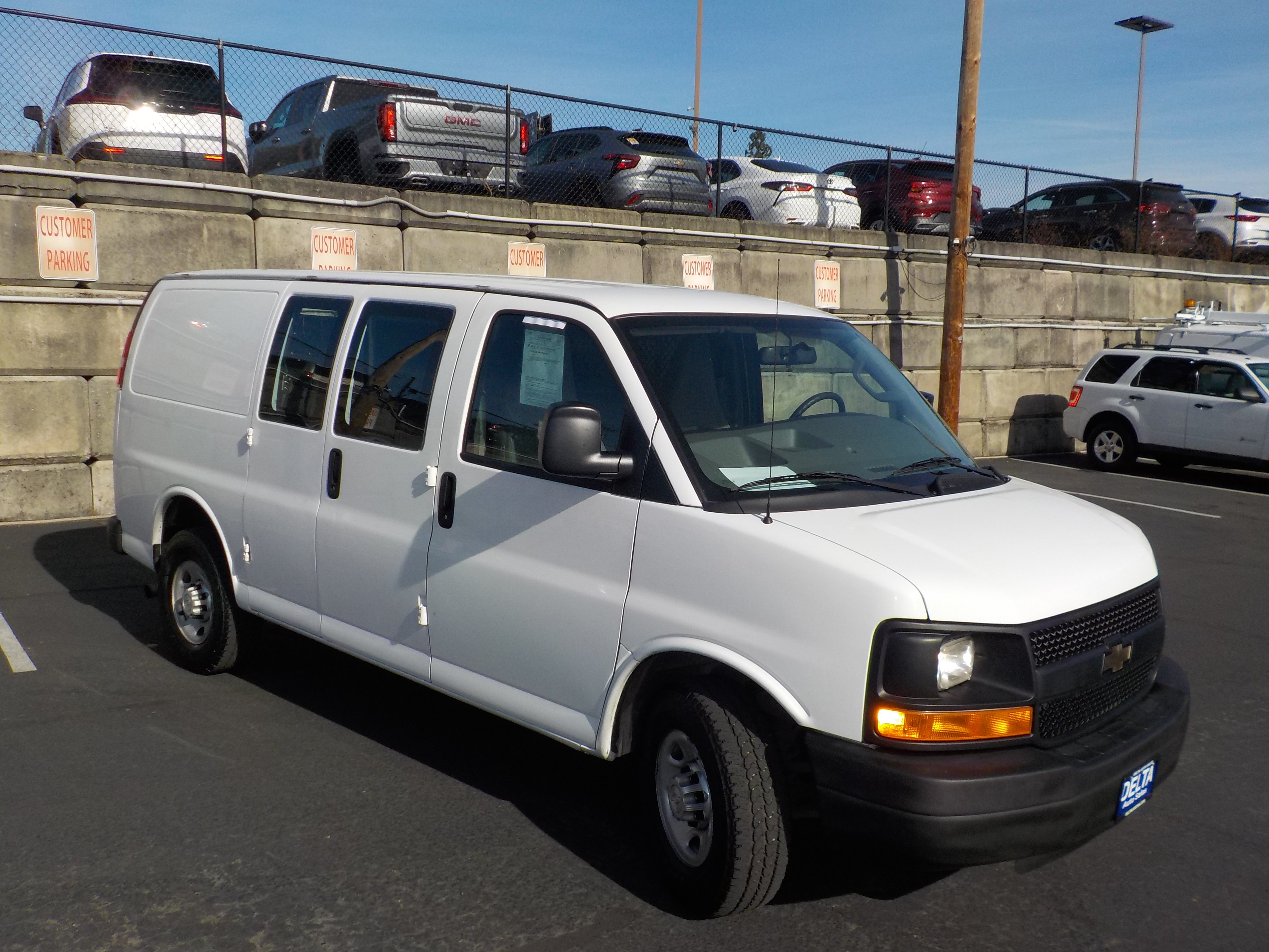 Used 2016 Chevrolet Express 2500 RWD image 3