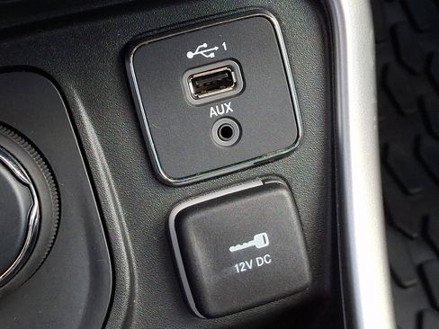 Used 2020 Jeep Compass Latitude w/ Cold Weather Group image 27