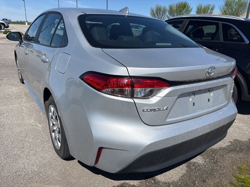 Used 2023 Toyota Corolla LE FWD image 9