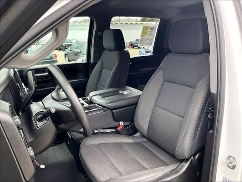 Used 2024 Chevrolet Silverado 2500 Custom w/ Custom Convenience Package image 10