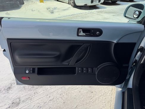 Used 2009 Volkswagen Beetle S image 17