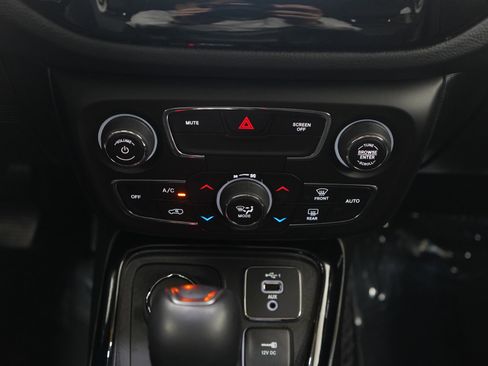 Used 2021 Jeep Compass Latitude image 16