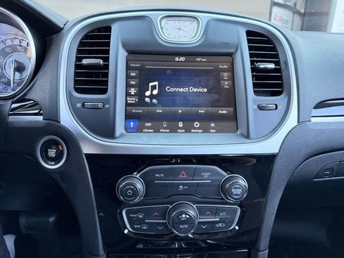 Used 2023 Chrysler 300 Touring w/ Sport Appearance Package image 20