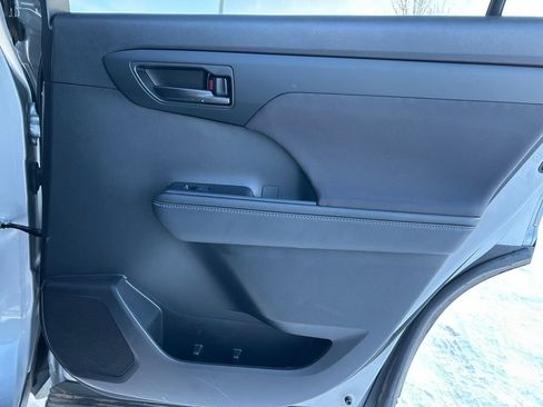 Used 2023 Toyota Highlander LE image 30