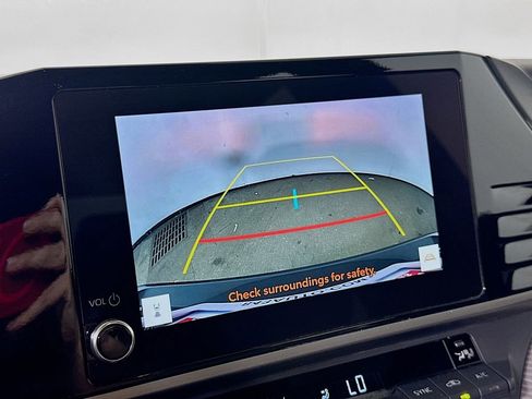 Used 2025 Toyota Camry SE image 10