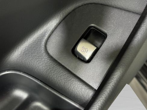 Used 2019 Mercedes-Benz E 300 4MATIC image 27