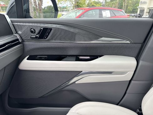 Certified 2025 Cadillac Escalade IQ Luxury 1 w/ Smart Trailering package AWD/4WD image 24