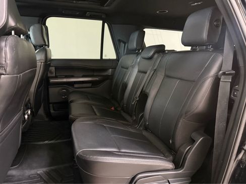 Used 2018 Ford Expedition Max XLT w/ Equipment Group 202A AWD/4WD image 14