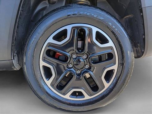 Used 2015 Jeep Renegade Trailhawk AWD/4WD image 22