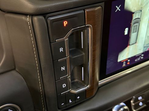 Used 2023 GMC Yukon XL Denali Ultimate AWD/4WD image 32
