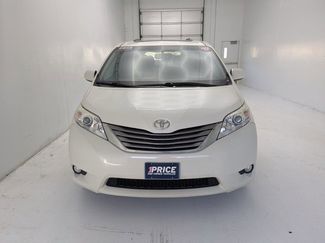 Used 2017 Toyota Sienna XLE w/ XLE Navigation Package video 2